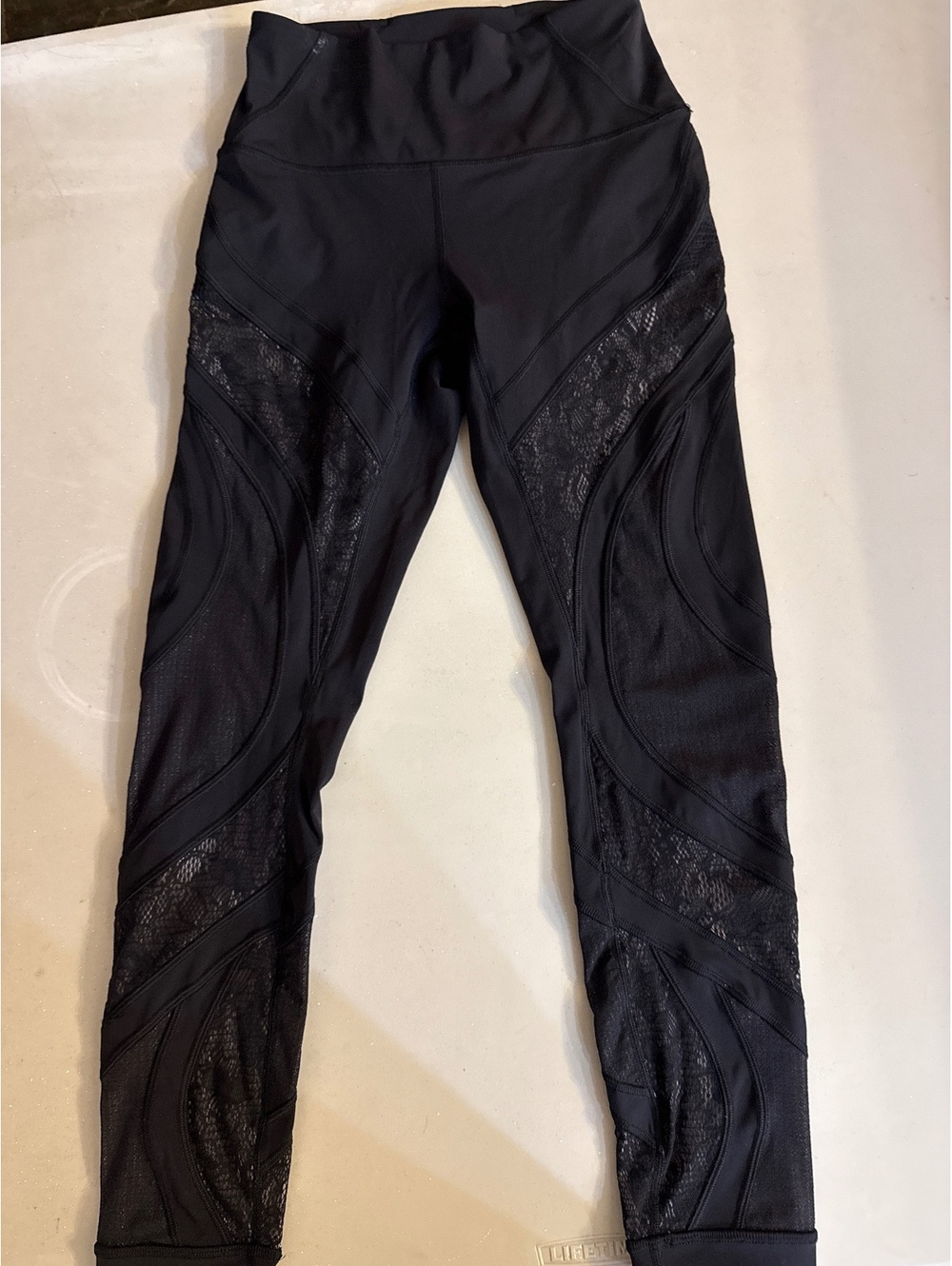 Lululemon leggings with lace insert size 6